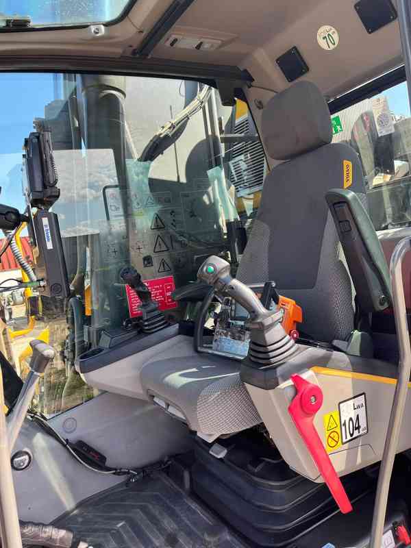 Pásové rypadlo Volvo EC300EL (Možnost leasingu) - foto 7