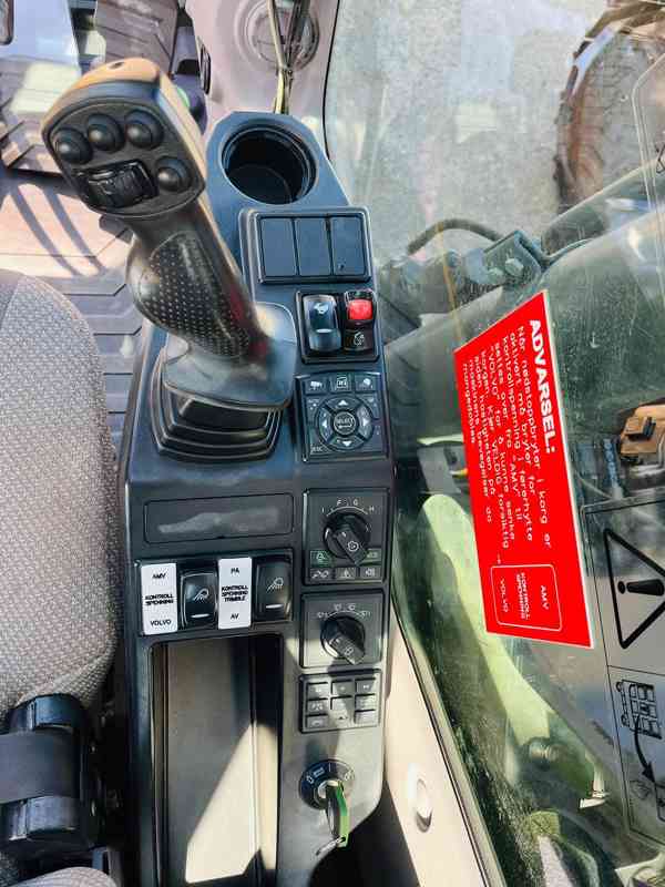 Pásové rypadlo Volvo EC300EL (Možnost leasingu) - foto 15