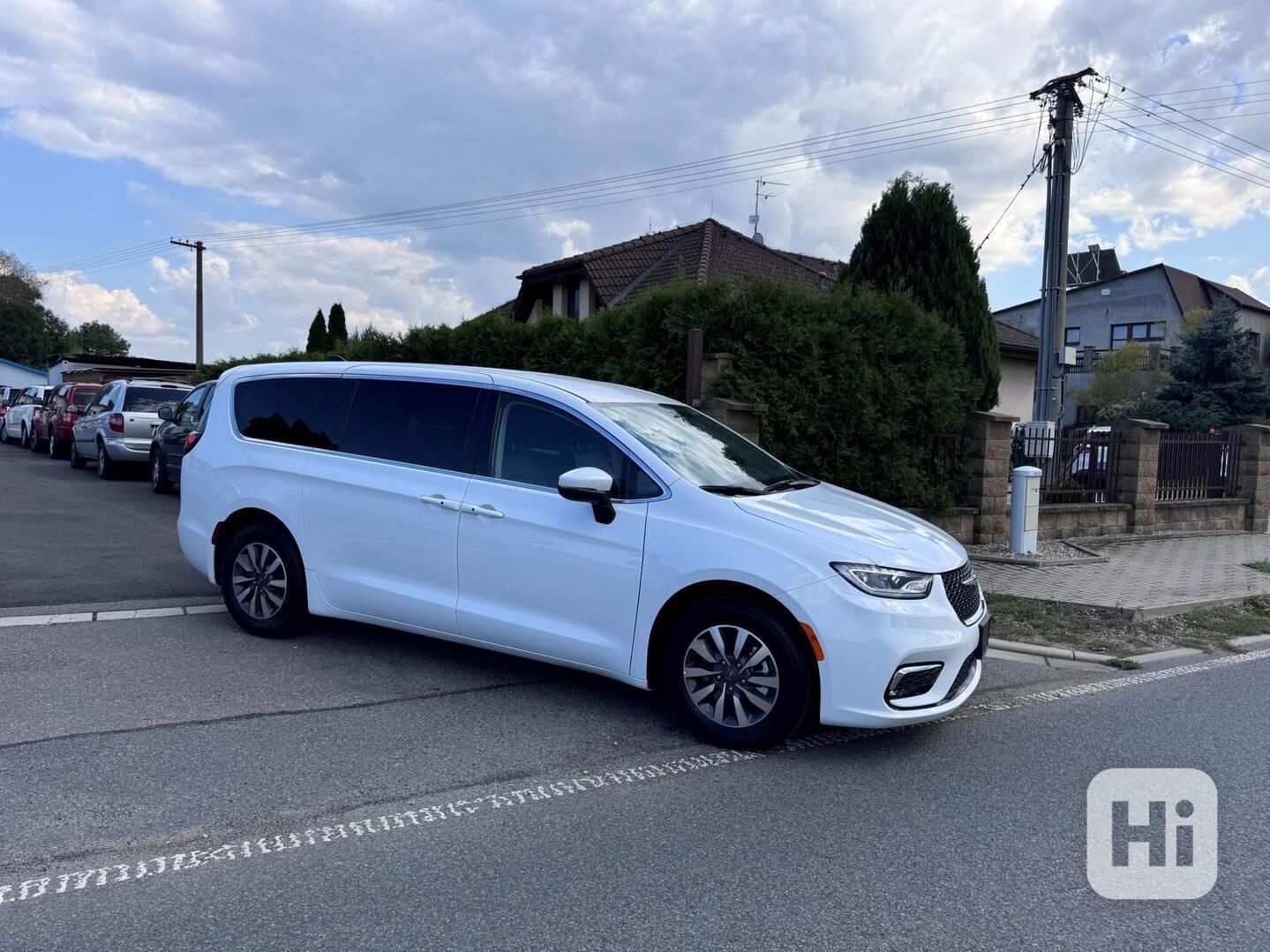 Chrysler Pacifica 3,6 Hybrid Čočka TOP 2023 - foto 1