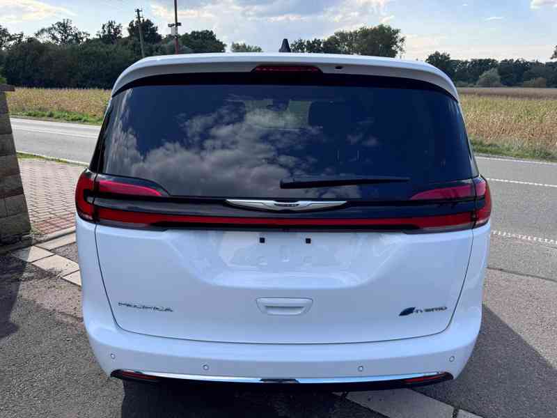 Chrysler Pacifica 3,6 Hybrid Čočka TOP 2023 - foto 5