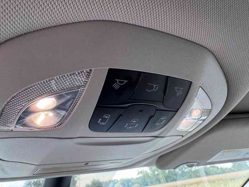 Chrysler Pacifica 3,6 Hybrid Čočka TOP 2023 - foto 22