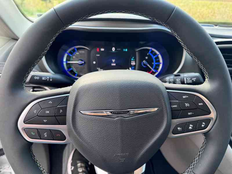 Chrysler Pacifica 3,6 Hybrid Čočka TOP 2023 - foto 23