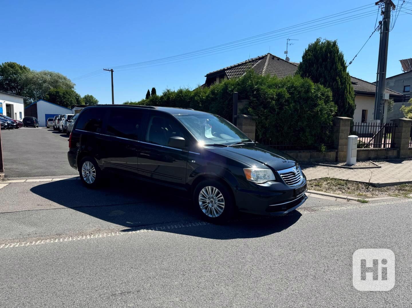 Chrysler Lancia Voyager 3.6 Navi Stown Go RT Kůže 2012 - foto 1