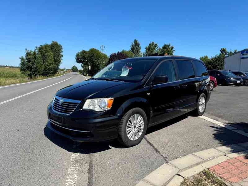 Chrysler Lancia Voyager 3.6 Navi Stown Go RT Kůže 2012 - foto 2