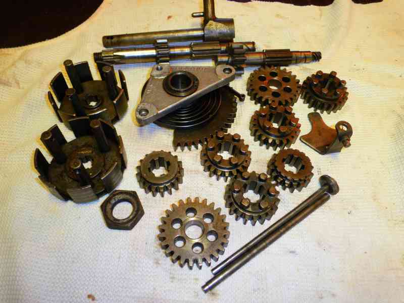 Různé díly na motorku - foto 8