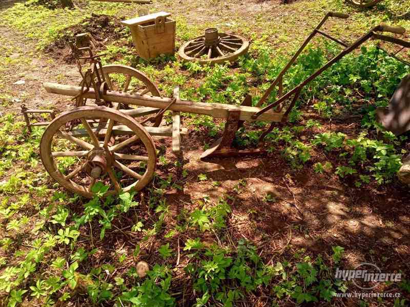 starožitnosti - historické zemědělské stroje - foto 13