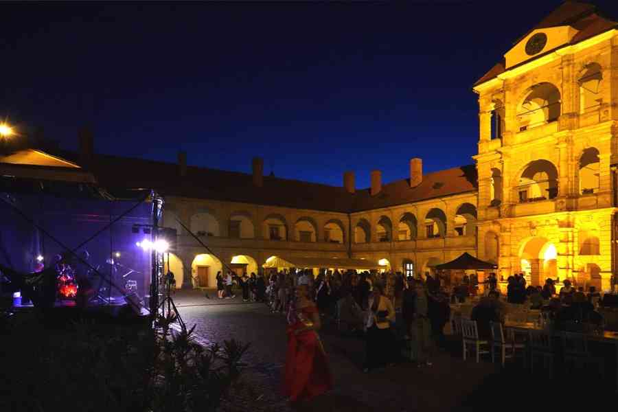 SKELET - východočeská plesová kapela - foto 6