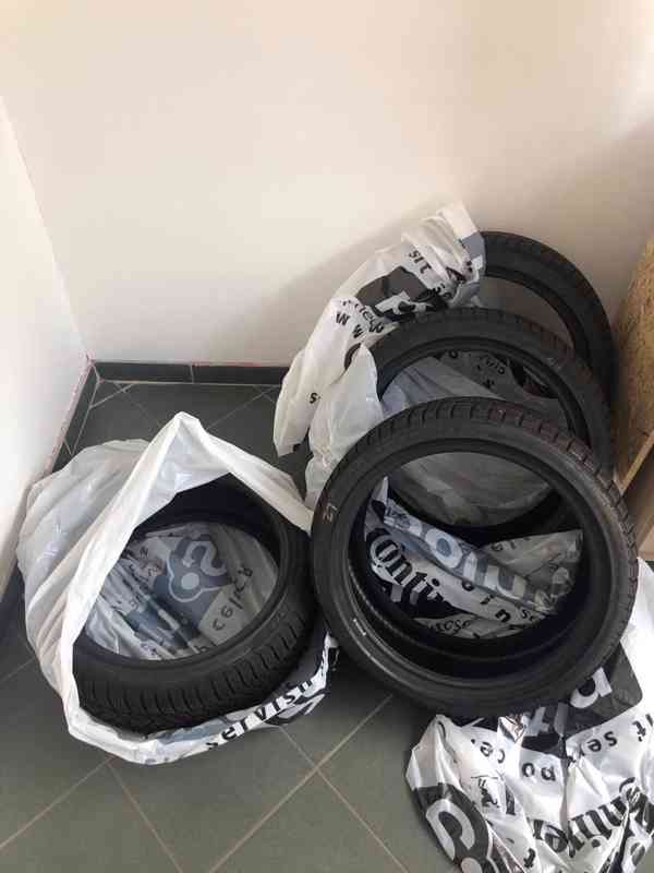 Pirelli WINTER SOTTOZERO Serie III 225/40 R18 92 H zesílená - foto 1