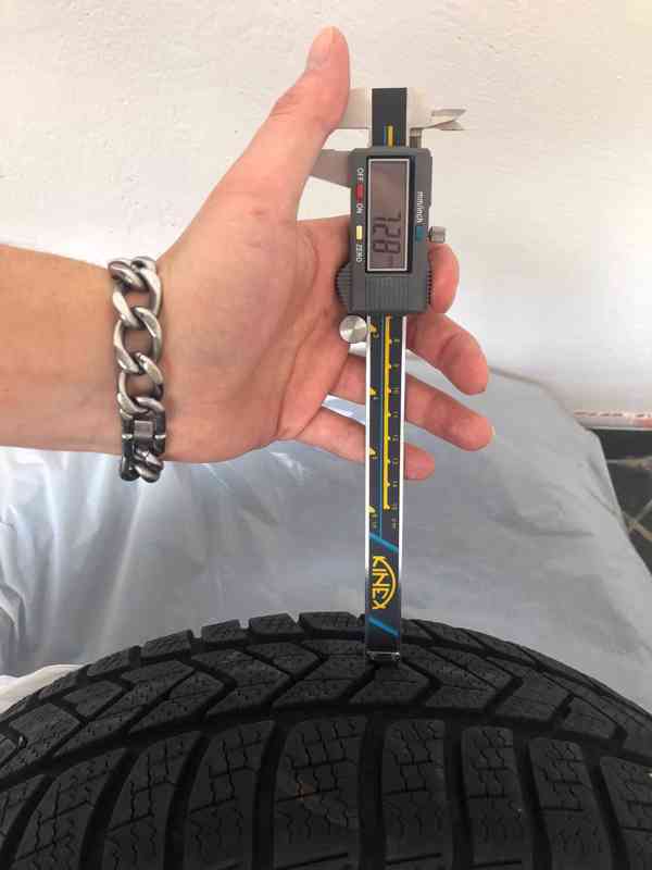 Pirelli WINTER SOTTOZERO Serie III 225/40 R18 92 H zesílená - foto 2