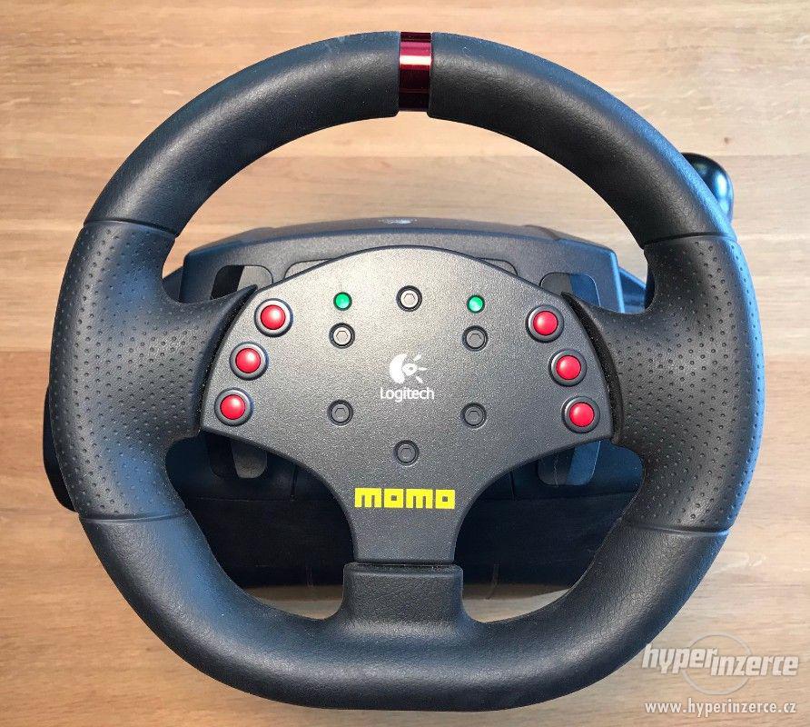 Volante Logitech Momo Racing com Força Feedback | Jogo de Computador