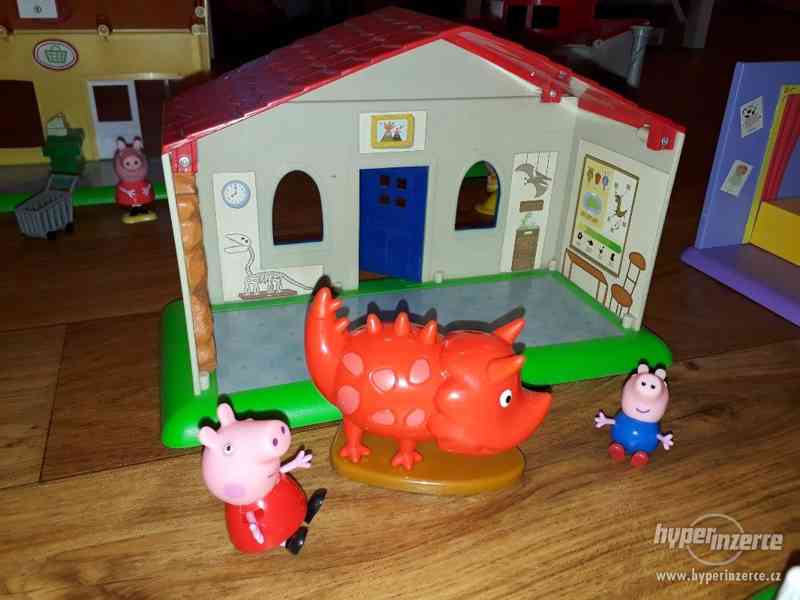 Peppa Pig prasátko Pepina hřiště,domečky,třída - foto 6