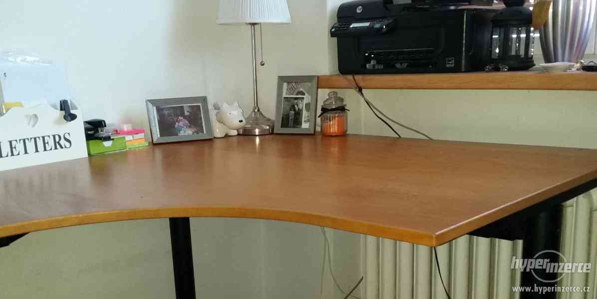Pracovní stůl krásný stav, deska masiv - foto 4