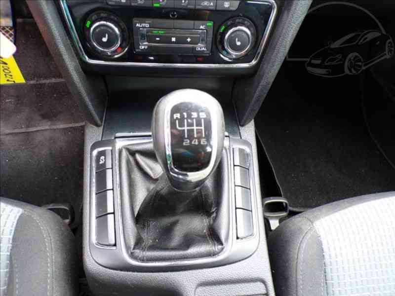 Škoda Superb 2,0 TDI - foto 7