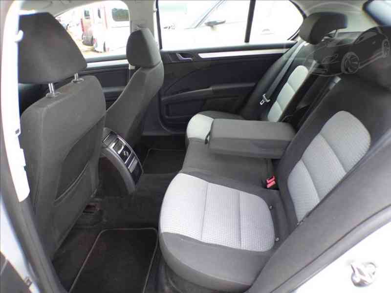 Škoda Superb 2,0 TDI - foto 9