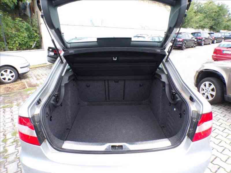 Škoda Superb 2,0 TDI - foto 10