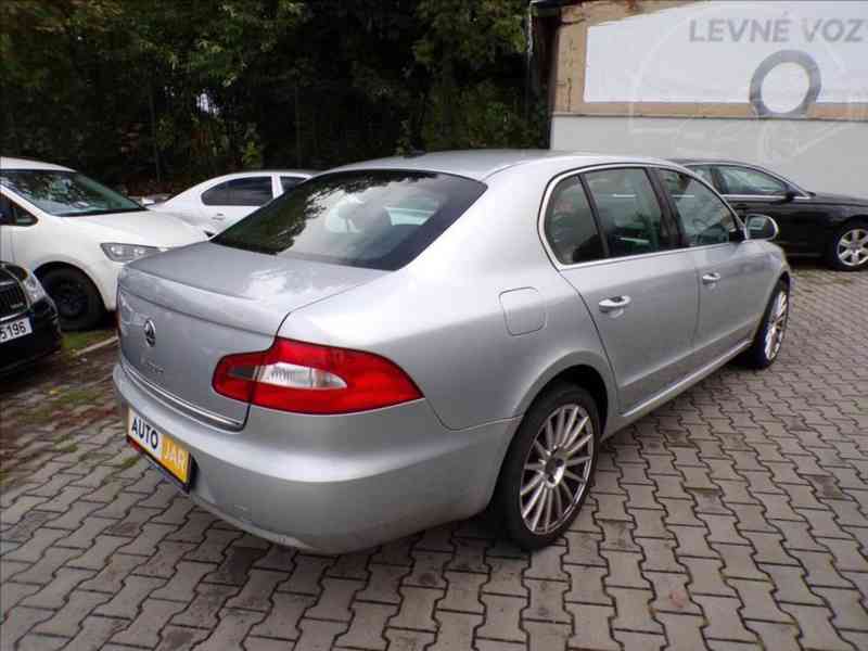 Škoda Superb 2,0 TDI - foto 4