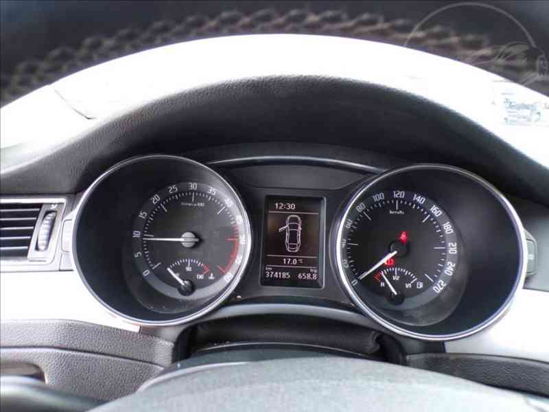 Škoda Superb 2,0 TDI - foto 6