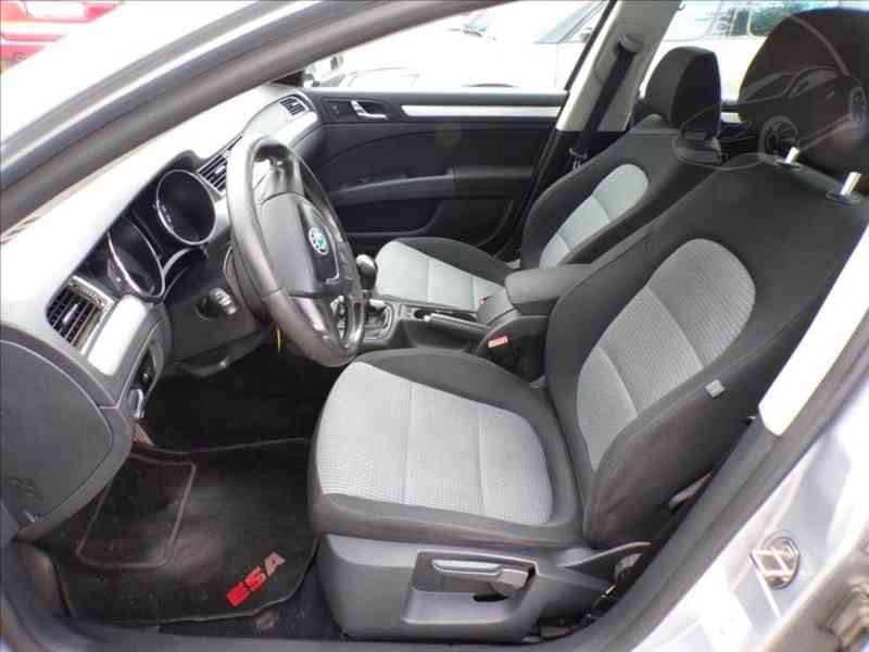 Škoda Superb 2,0 TDI - foto 8