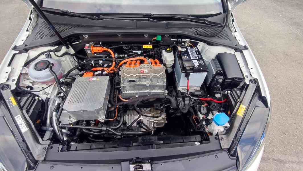 VW E-golf,100kw,původČR,DPH,garáž.,nehavar.,tovární záruka - foto 8