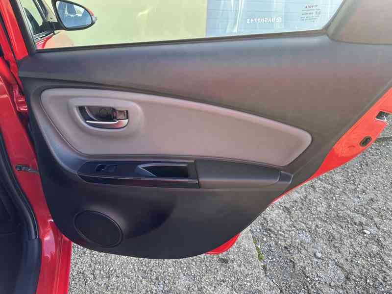 Toyota Yaris 1.5 Hybrid 74kW/Serv.Kniha/1MAJ - foto 19