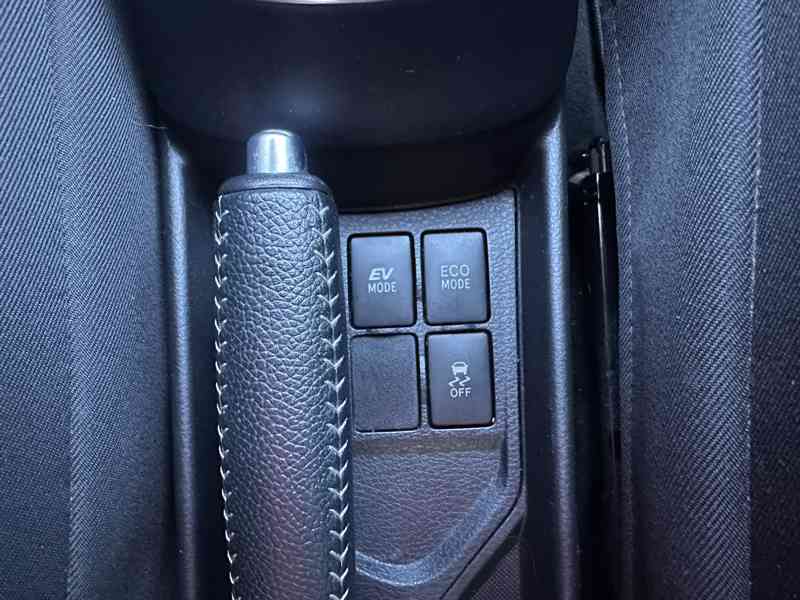 Toyota Yaris 1.5 Hybrid 74kW/Serv.Kniha/1MAJ - foto 36
