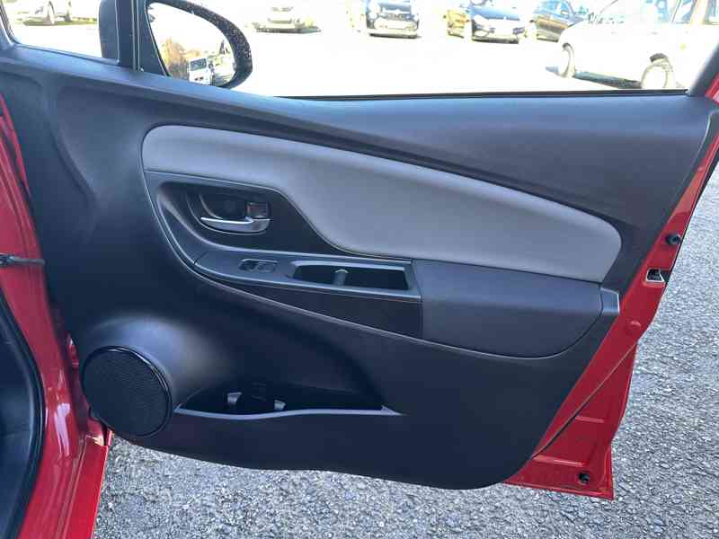 Toyota Yaris 1.5 Hybrid 74kW/Serv.Kniha/1MAJ - foto 21