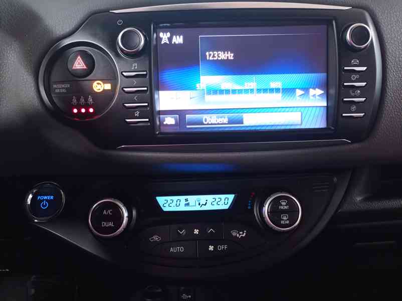 Toyota Yaris 1.5 Hybrid 74kW/Serv.Kniha/1MAJ - foto 23