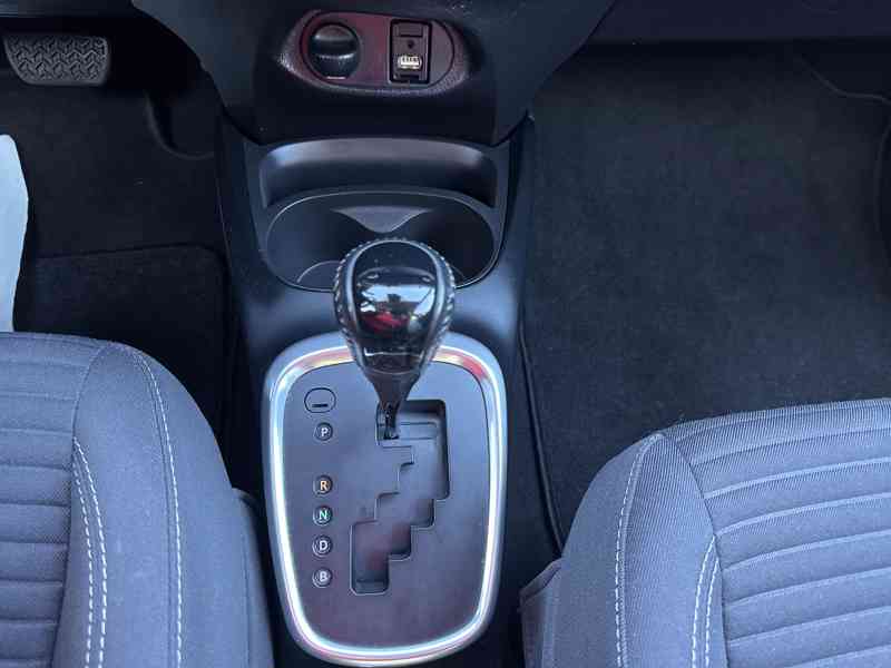 Toyota Yaris 1.5 Hybrid 74kW/Serv.Kniha/1MAJ - foto 38