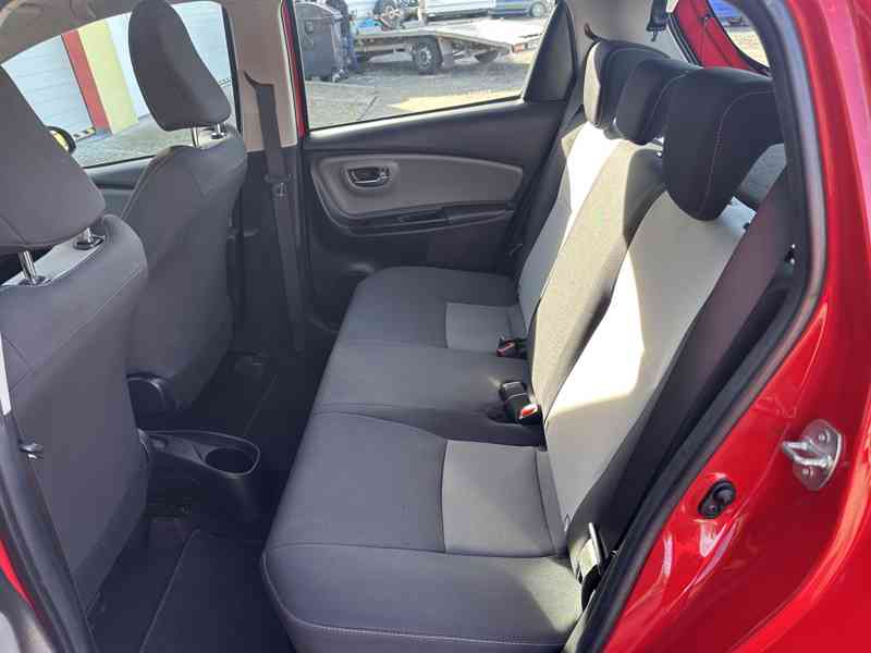 Toyota Yaris 1.5 Hybrid 74kW/Serv.Kniha/1MAJ - foto 14