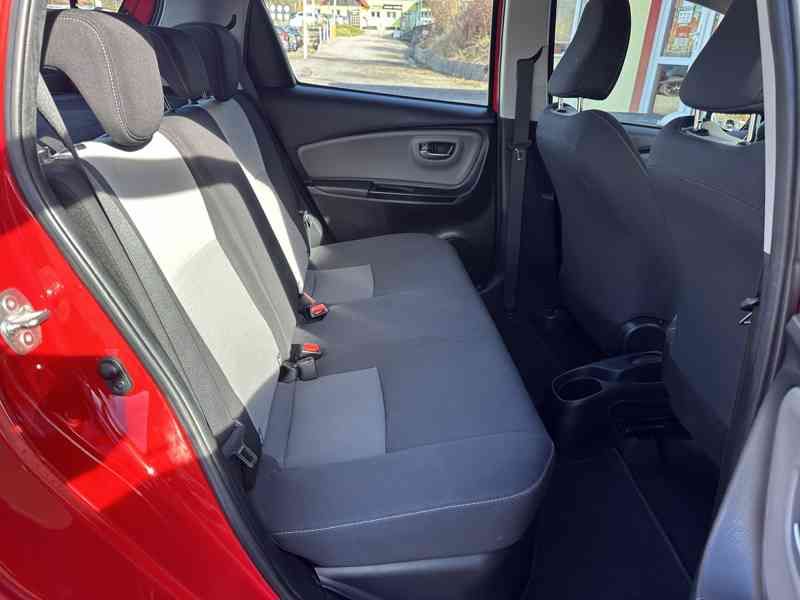 Toyota Yaris 1.5 Hybrid 74kW/Serv.Kniha/1MAJ - foto 18