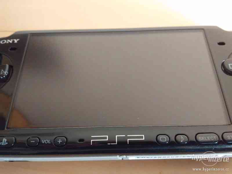 PSP Playstation Portable 3004 super stav + příslušenství - foto 3