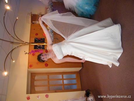 Kvalitní Ivory svatební šaty - foto 4