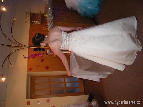 Kvalitní Ivory svatební šaty - foto 5