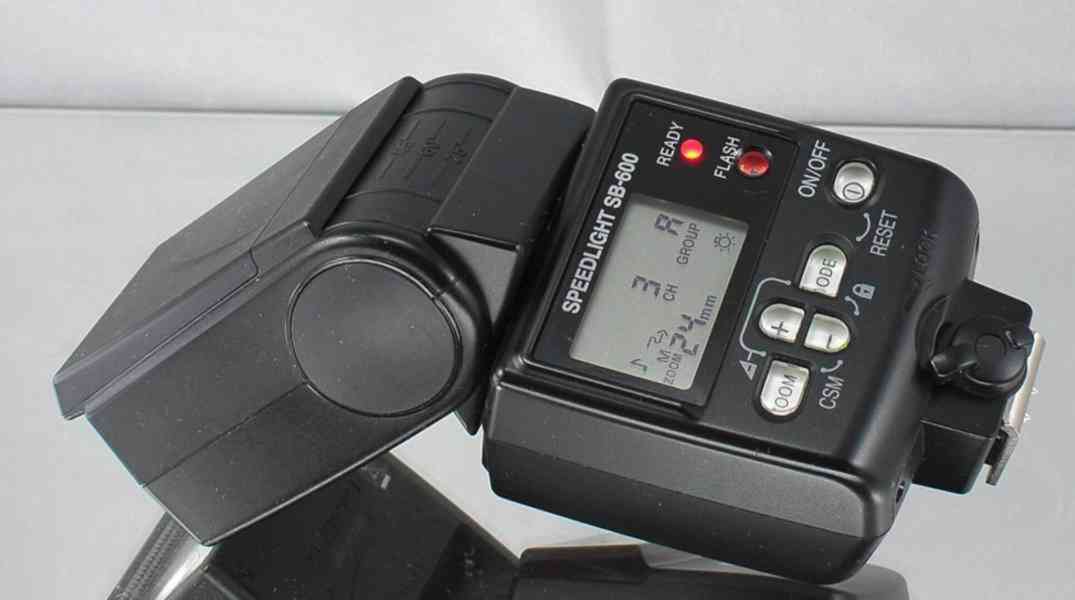 Nikon SPEEDLIGHT SB 600 **i-TTL*Směrné číslo: 30 - foto 5