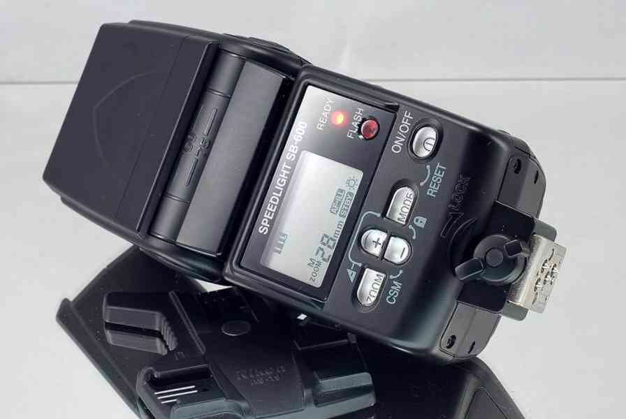 Nikon SPEEDLIGHT SB 600 **i-TTL*Směrné číslo: 30 - foto 4
