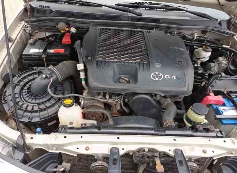 Toyota Hilux 3,0D-4D Aut. Executive 126kw - foto 10