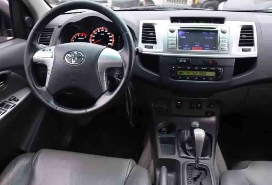 Toyota Hilux 3,0D-4D Aut. Executive 126kw - foto 6