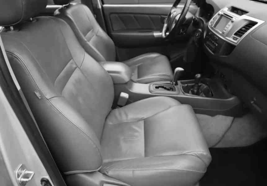 Toyota Hilux 3,0D-4D Aut. Executive 126kw - foto 7