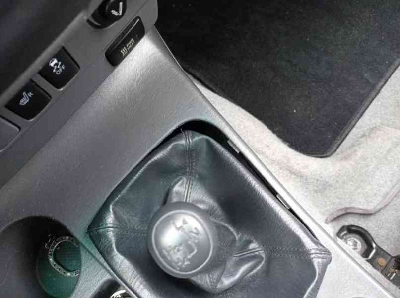 Toyota Hilux 3,0D-4D Aut. Executive 126kw - foto 12