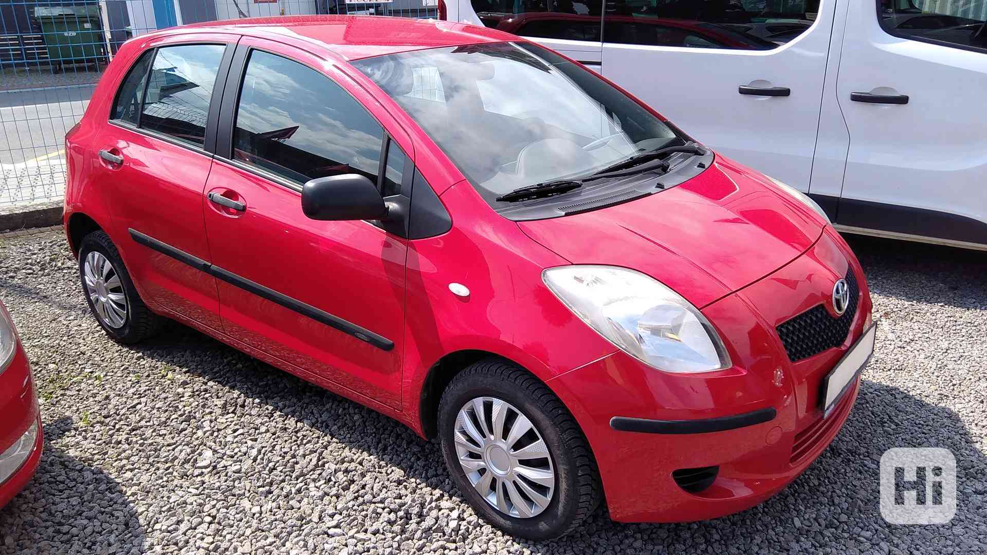 TOYOTA Yaris 1,0VVT-i Comfort  ČR - foto 1