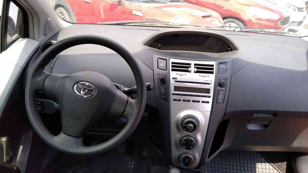 TOYOTA Yaris 1,0VVT-i Comfort  ČR - foto 12