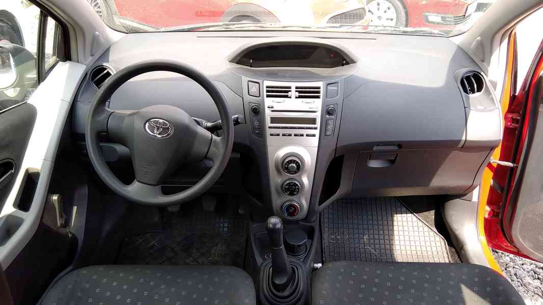 TOYOTA Yaris 1,0VVT-i Comfort  ČR - foto 11