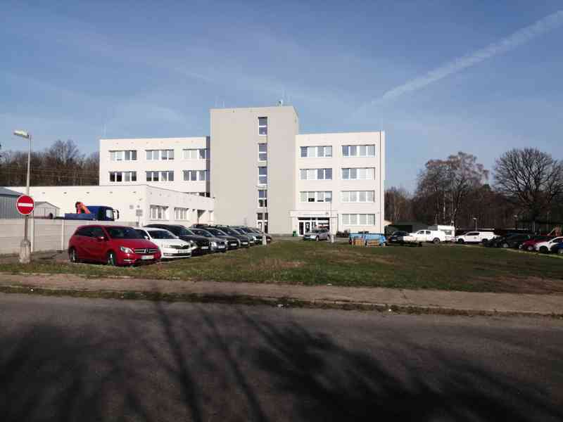 kancelářské prostory v administrativní budově ZBZS Libušín - foto 1