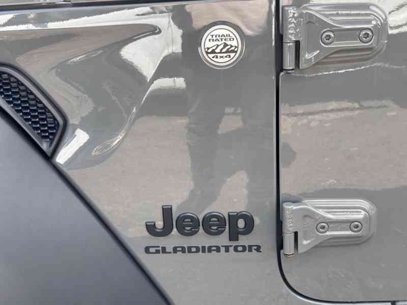 Jeep Gladiator Sport 4x4 3.0 Nafta 194kw - foto 13