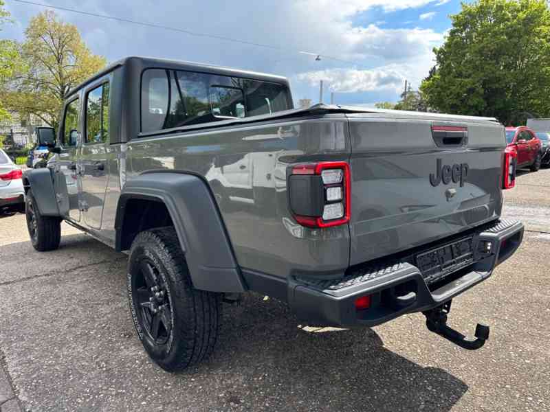 Jeep Gladiator Sport 4x4 3.0 Nafta 194kw - foto 5