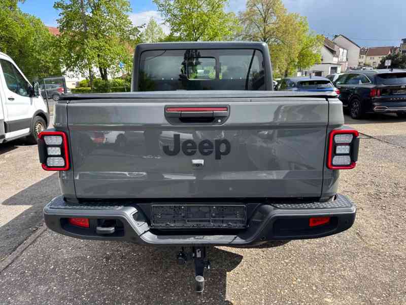 Jeep Gladiator Sport 4x4 3.0 Nafta 194kw - foto 12