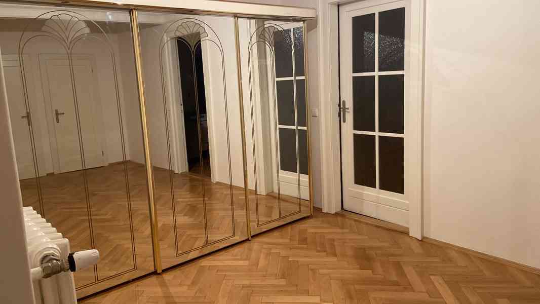 Elegantní zrcadlová skříň - foto 2