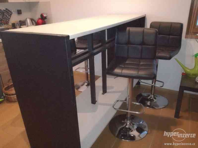 Prodám barový stůl a 4 barové židličky - foto 3