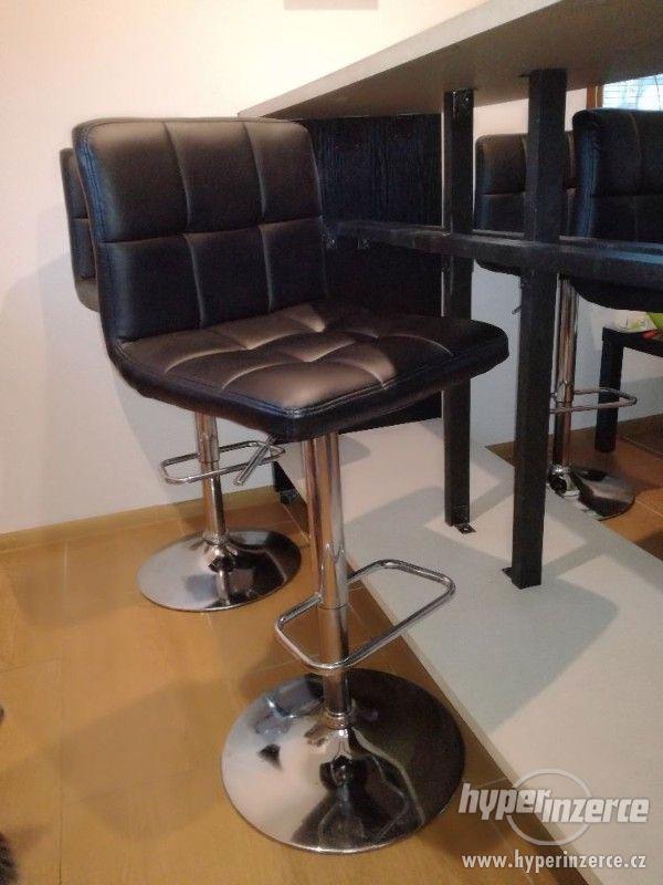 Prodám barový stůl a 4 barové židličky - foto 4