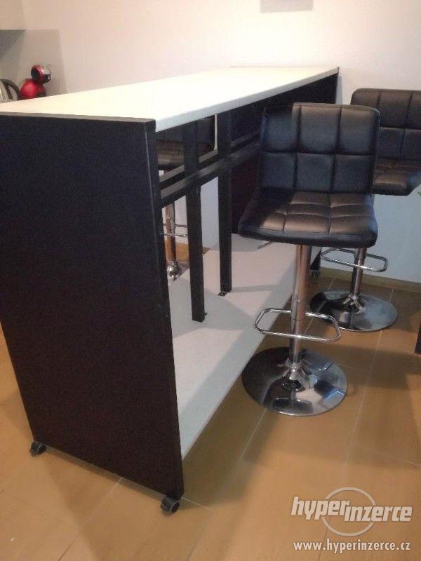 Prodám barový stůl a 4 barové židličky - foto 5